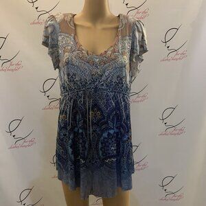 Unity. Size Large. Short Cap Sleeve. Pullover. Embellished/Studded. B73.